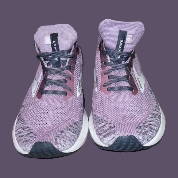 Brooks Women's Levitate 4 Blackened Pearl/Metallic/Primrose Running Shoe Size 10 - Picture 2 of 8